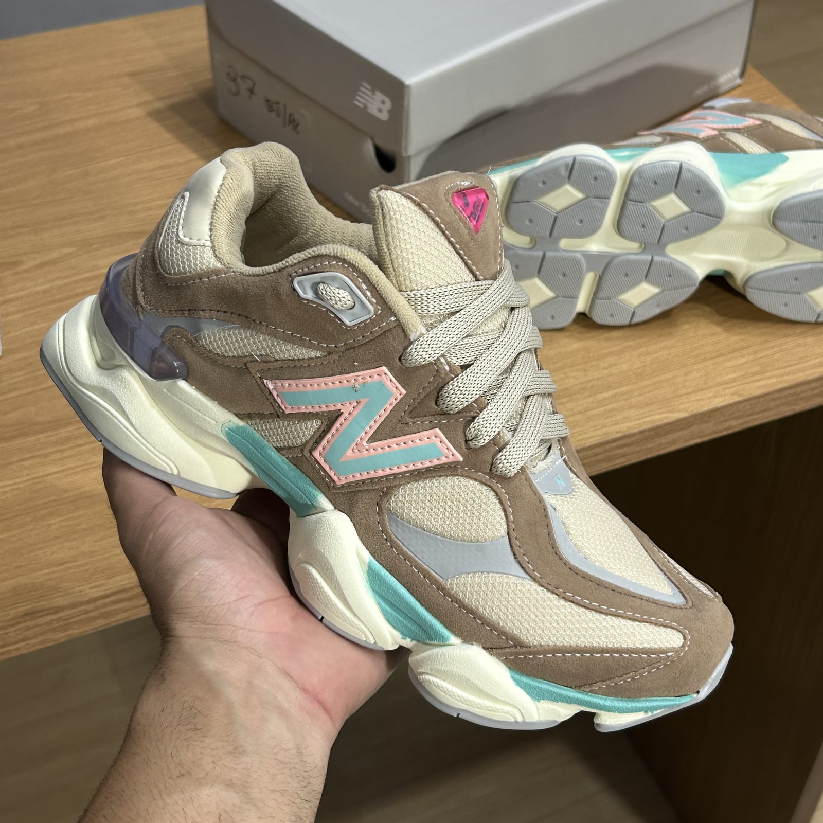 New Balance 9060 Bege Turquesa