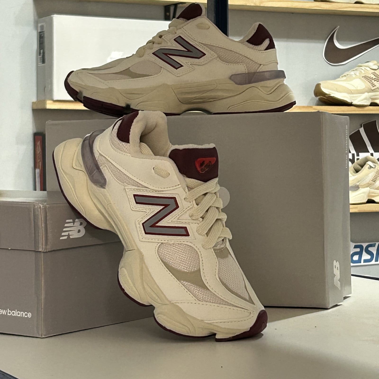 New Balance 9060 Bege Vinho