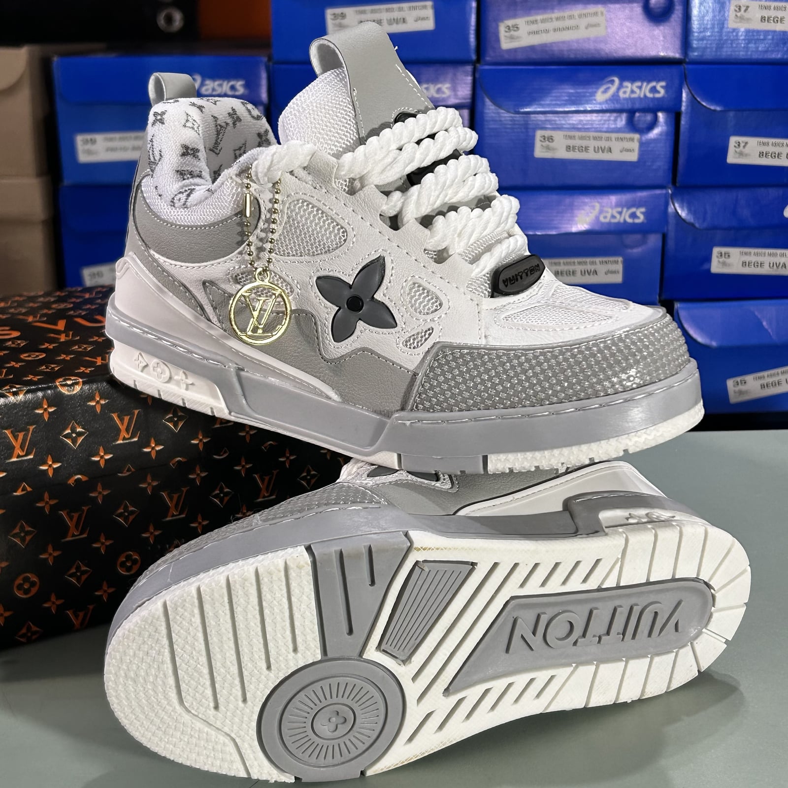 Louis Vuitton Skate Cinza
